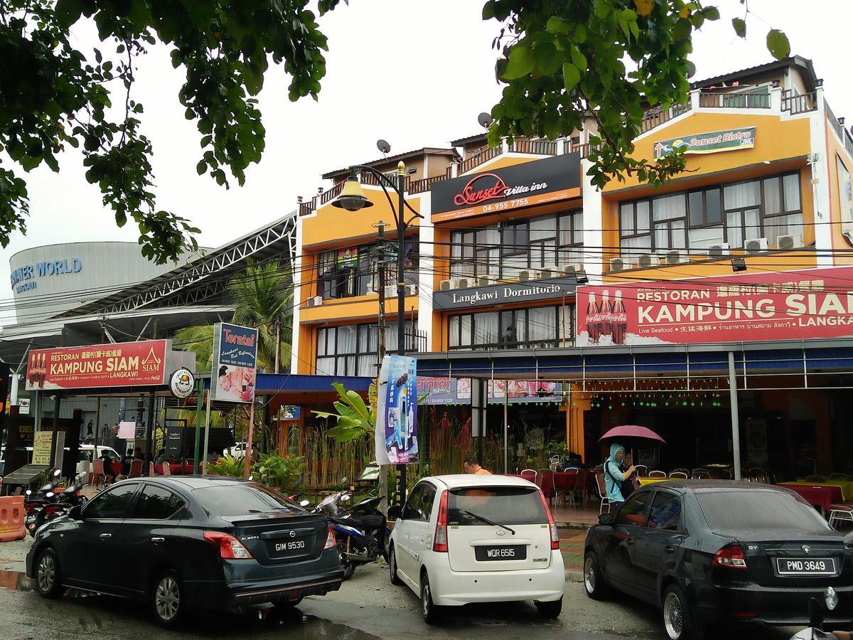 Sunset Villa Inn Pantai Cenang  Bagian luar foto